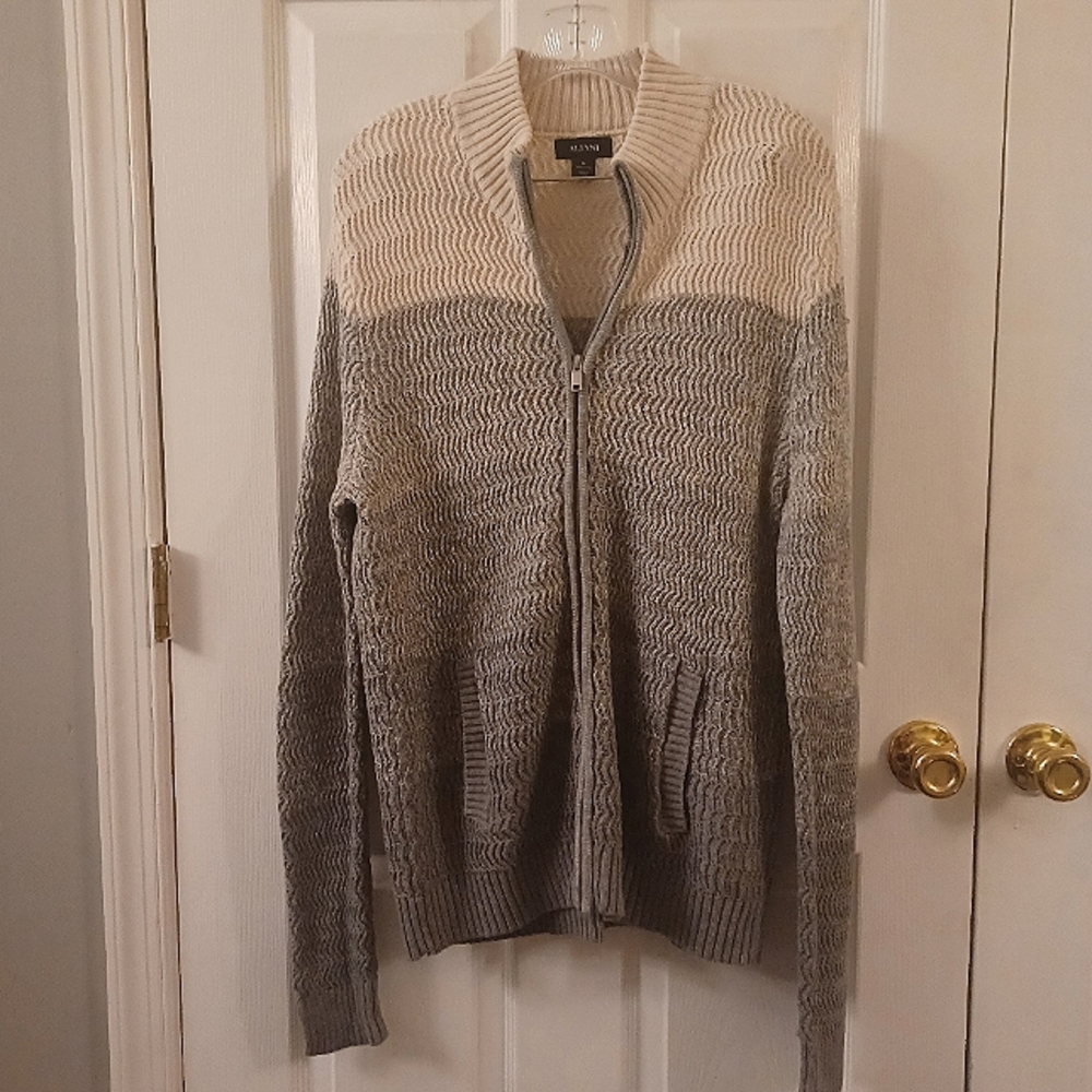 Alfani grey and white zip up sweater shirt. Sweater has never been worn with tag